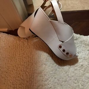 White platforms sandals by Marc Fisher